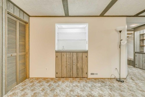 9-2225 Oakmoor Drive Sw, Calgary, AB - Indoor Photo Showing Other Room