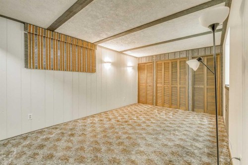 9-2225 Oakmoor Drive Sw, Calgary, AB - Indoor Photo Showing Other Room