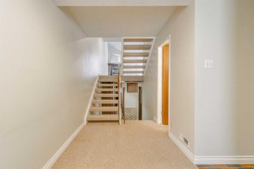 9-2225 Oakmoor Drive Sw, Calgary, AB - Indoor Photo Showing Other Room