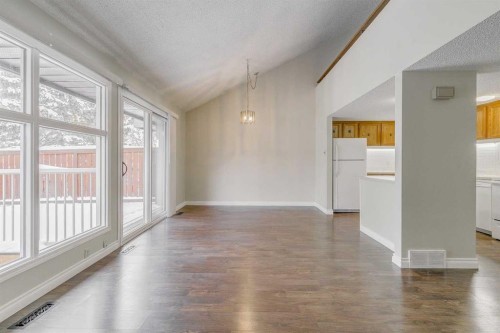 9-2225 Oakmoor Drive Sw, Calgary, AB - Indoor Photo Showing Other Room