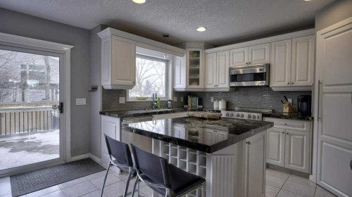 466 Douglas Park View Se, Calgary, AB - Indoor Photo Showing Kitchen