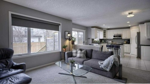 466 Douglas Park View Se, Calgary, AB - Indoor Photo Showing Living Room