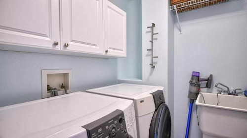 466 Douglas Park View Se, Calgary, AB - Indoor Photo Showing Laundry Room