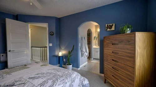 466 Douglas Park View Se, Calgary, AB - Indoor Photo Showing Bedroom