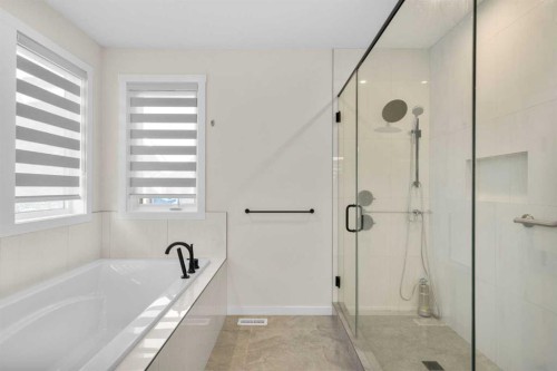 1104 Cranbrook Gardens Se, Calgary, AB - Indoor Photo Showing Bathroom