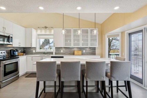 181 Woodford Drive Sw, Calgary, AB - Indoor Photo Showing Other Room