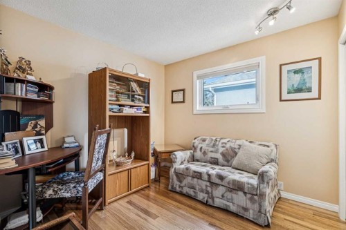 181 Woodford Drive Sw, Calgary, AB - Indoor