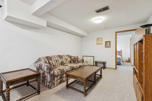 181 Woodford Drive Sw, Calgary, AB - Indoor