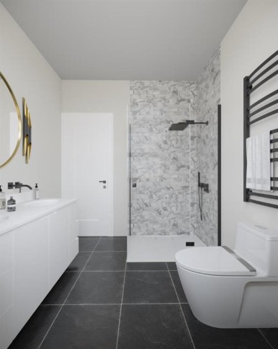 3915 73 Street Nw, Calgary, AB - Indoor Photo Showing Bathroom