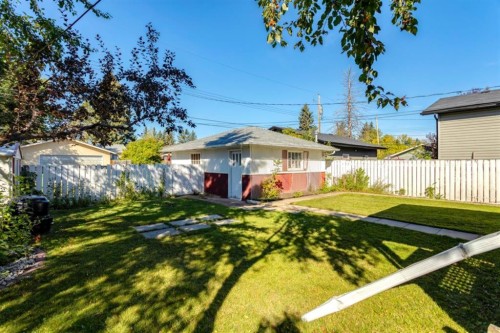 3915 73 Street Nw, Calgary, AB - Outdoor