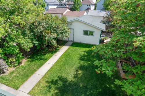 739 19 Avenue Nw, Calgary, AB - Indoor Photo Showing Other Room