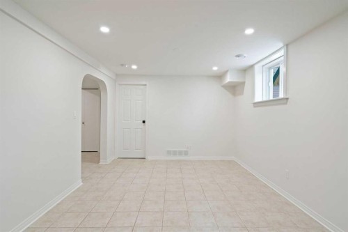 739 19 Avenue Nw, Calgary, AB - Indoor Photo Showing Other Room