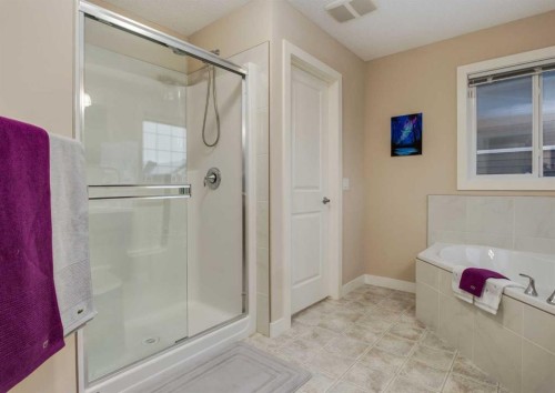70 Nolancliff Crescent Nw, Calgary, AB - Indoor Photo Showing Bathroom