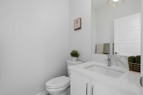 123 Howse Hill Ne, Calgary, AB - Indoor Photo Showing Bathroom