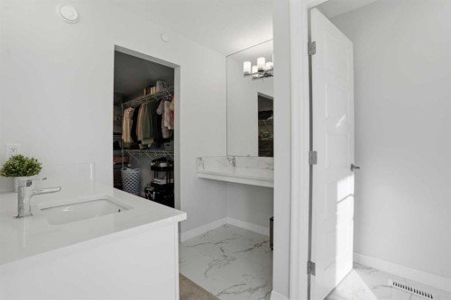 123 Howse Hill Ne, Calgary, AB - Indoor Photo Showing Bathroom