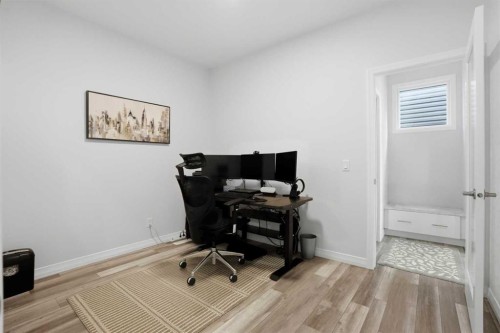 123 Howse Hill Ne, Calgary, AB - Indoor Photo Showing Office
