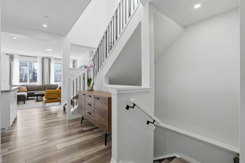 123 Howse Hill Ne, Calgary, AB - Indoor Photo Showing Other Room
