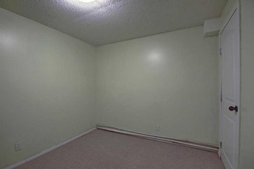 164 Faldale Close Ne, Calgary, AB - Indoor Photo Showing Other Room