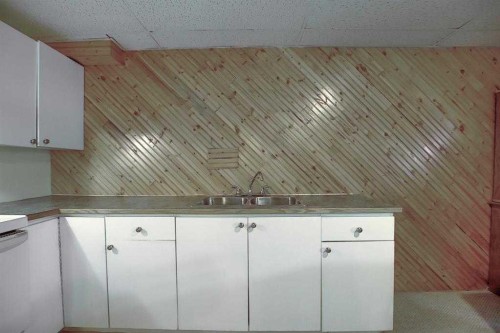 164 Faldale Close Ne, Calgary, AB - Indoor Photo Showing Kitchen