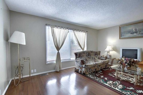 164 Faldale Close Ne, Calgary, AB - Indoor Photo Showing Living Room
