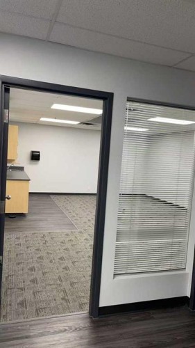 2712 37 Avenue Ne, Calgary, AB 