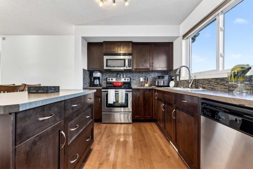 222 Walden Gate Se, Calgary, AB - Indoor Photo Showing Kitchen