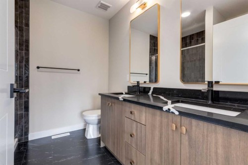 470 River Avenue, Cochrane, AB - Indoor Photo Showing Bathroom