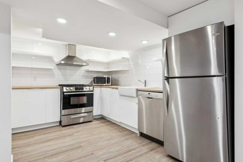 1420 11 Avenue Se, Calgary, AB - Indoor Photo Showing Kitchen