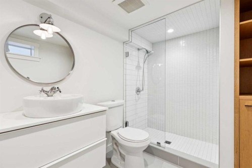 1420 11 Avenue Se, Calgary, AB - Indoor Photo Showing Bathroom