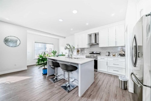 772 Edgefield Crescent, Strathmore, AB - Indoor Photo Showing Kitchen With Upgraded Kitchen