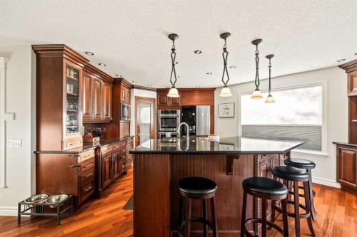 25 Mckinley Bay Se, Calgary, AB - Indoor Photo Showing Kitchen With Upgraded Kitchen