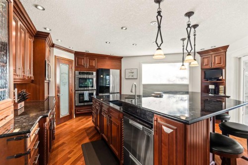 25 Mckinley Bay Se, Calgary, AB - Indoor Photo Showing Kitchen With Upgraded Kitchen