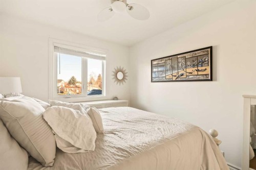 25 Mckinley Bay Se, Calgary, AB - Indoor Photo Showing Bedroom