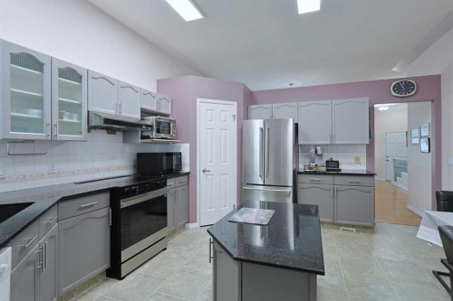 252 Citadel Park Nw, Calgary, AB - Indoor Photo Showing Kitchen