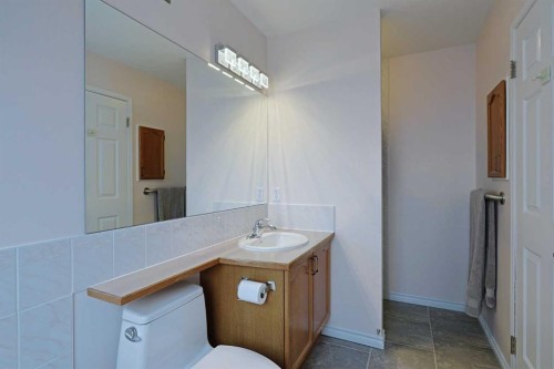 252 Citadel Park Nw, Calgary, AB - Indoor Photo Showing Bathroom
