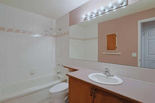 252 Citadel Park Nw, Calgary, AB - Indoor Photo Showing Bathroom