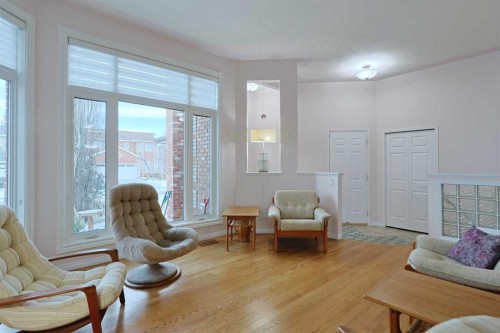 252 Citadel Park Nw, Calgary, AB - Indoor Photo Showing Living Room