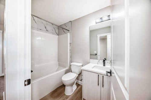112 Belvedere Park Se, Calgary, AB - Indoor Photo Showing Bathroom