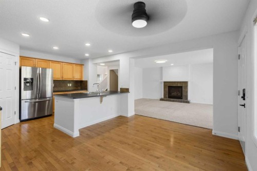 432 Royal Oak Circle Nw, Calgary, AB - Indoor Photo Showing Kitchen