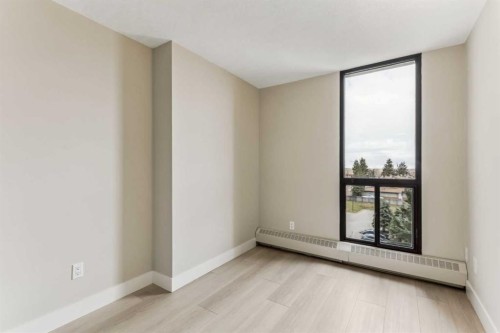 351-7030 Coach Hill Road Sw, Calgary, AB - Indoor Photo Showing Other Room