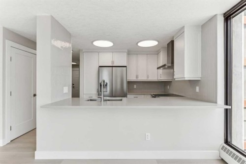 351-7030 Coach Hill Road Sw, Calgary, AB - Indoor Photo Showing Kitchen