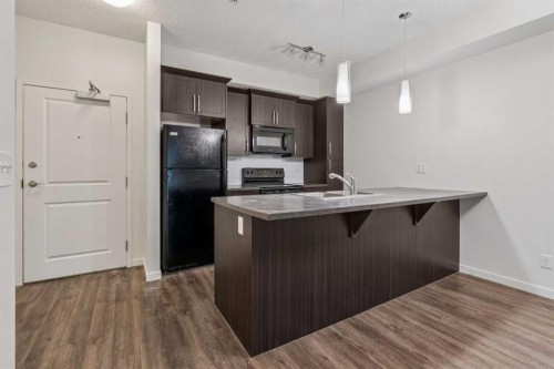 9211-101 Sunset Drive, Cochrane, AB - Indoor Photo Showing Kitchen