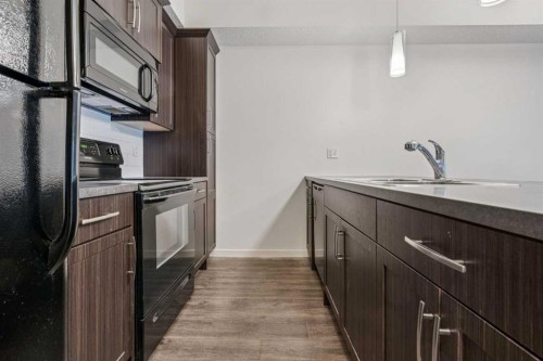 9211-101 Sunset Drive, Cochrane, AB - Indoor Photo Showing Kitchen