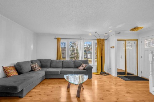 172 Templehill Drive Ne, Calgary, AB - Indoor Photo Showing Living Room