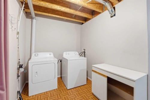 21-33 Stonegate Drive Nw, Airdrie, AB - Indoor Photo Showing Laundry Room