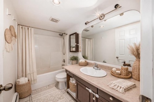 408-320 24 Avenue Sw, Calgary, AB - Indoor Photo Showing Bedroom