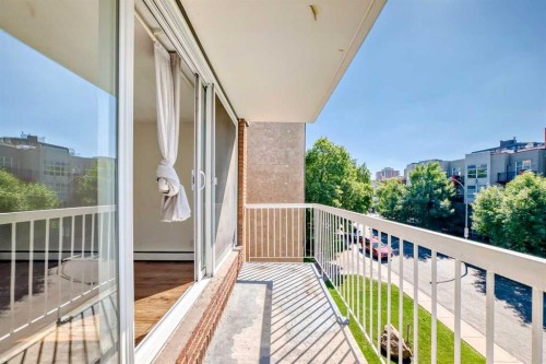 408-320 24 Avenue Sw, Calgary, AB - Indoor Photo Showing Kitchen With Double Sink