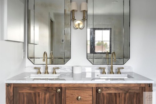 1011 Lake Wapta Way Se, Calgary, AB - Indoor Photo Showing Bathroom