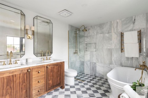 1011 Lake Wapta Way Se, Calgary, AB - Indoor Photo Showing Bathroom