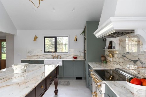 1011 Lake Wapta Way Se, Calgary, AB - Indoor Photo Showing Kitchen